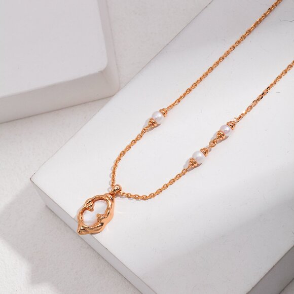 ✨ Artisan S925 Gold Retro Lava-Flow White Shell Pearl Necklace - Picture 4 of 5